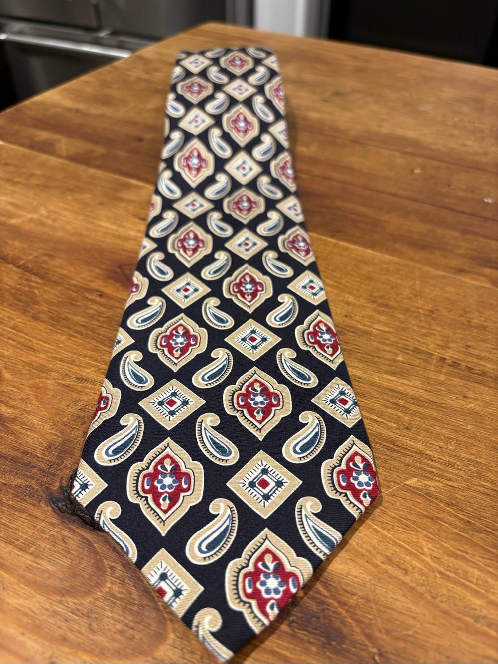 Damon Classic Paisley Pattern Men's Tie in Black and Gold